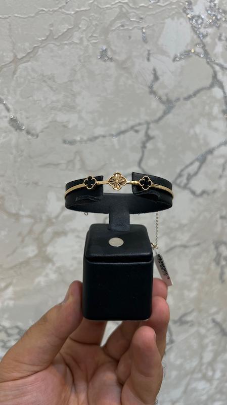 بنگل زنانه طلا ۱۸ عیار ونکلیف تراش و اونیکس غزل گالری