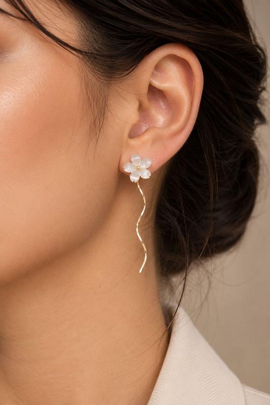 گوشواره زنانه طلا ۱۸ عیار گوشواره کرلی صدفی گالری طلای مدهوش