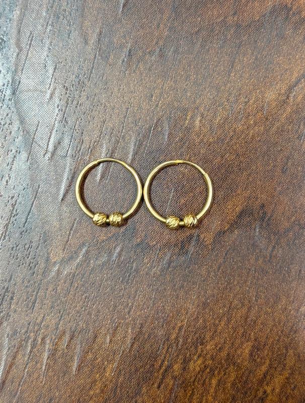 گوشواره طلا ۱۸ عیار گوشواره حلقه ای با گوی البرنادو گالری طلای فلور گالری طلای فلور