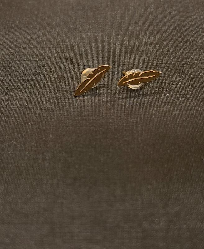 گوشواره زنانه طلا ۱۸ عیار طرح برگ گالری طلای آژو