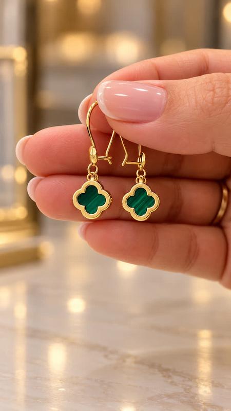 گوشواره زنانه طلا ۱۸ عیار گوشواره ونکلیف کسر سنگ بدون اجرت گالری طیب