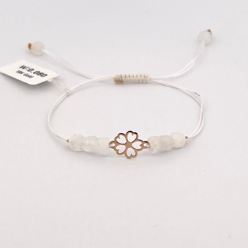 دستبند طلا ۱۸ عیار دستبند گل و مهره سفید گالری زرنوش