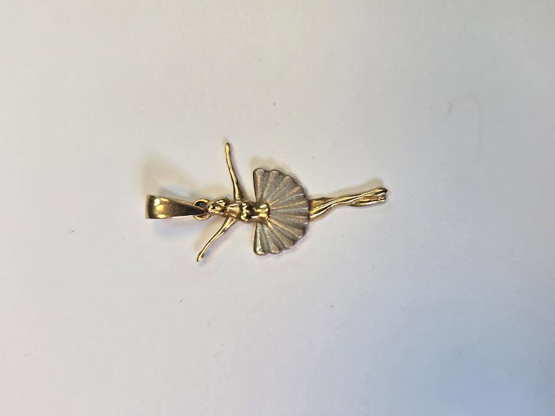 آویز طلا ۱۸ عیار بالرین گالری پریدخت