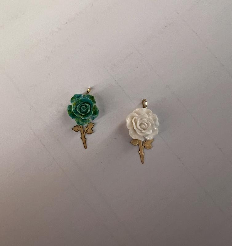 آویز طلا ۱۸ عیار مرواریدی تاس گالری