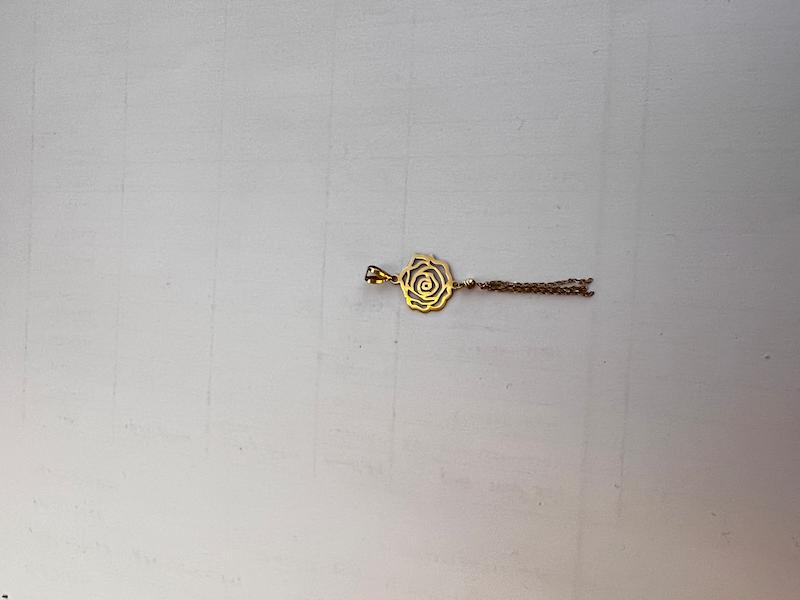 آویز طلا ۱۸ عیار لیزری رز تاس گالری