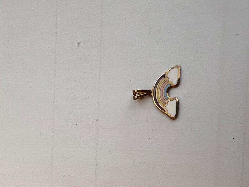 آویز طلا ۱۸ عیار رنگین کمان تاس گالری