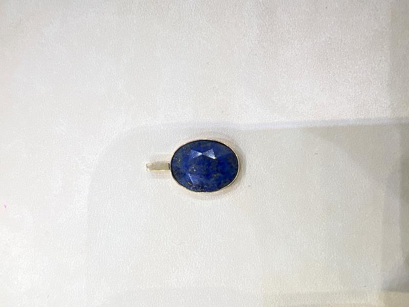 آویز طلا ۱۸ عیار تاس تاس گالری