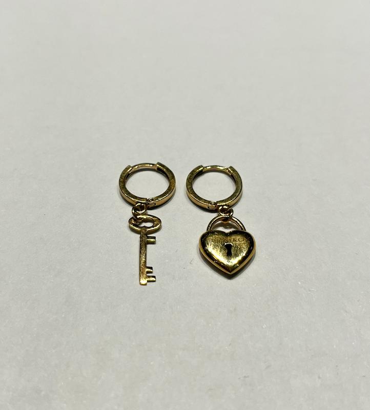 گوشواره طلا ۱۸ عیار قفل و کلید گالری طلا دوران