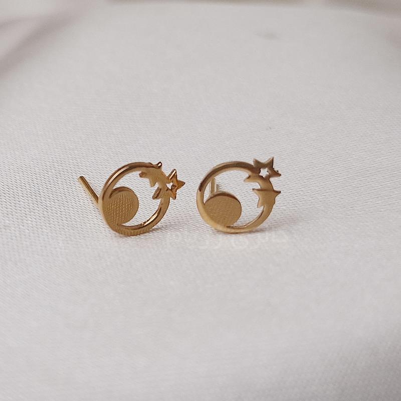 گوشواره زنانه طلا ۱۸ عیار گوشواره میخی طرح ماه و ستاره گالری زربام