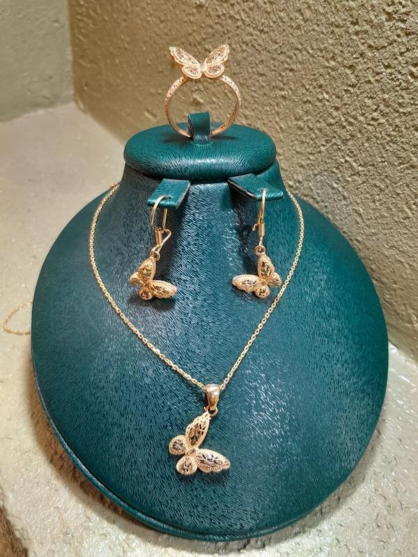 سرویس زنانه طلا ۱۸ عیار سرویس پروانه گالری طلای عزیز