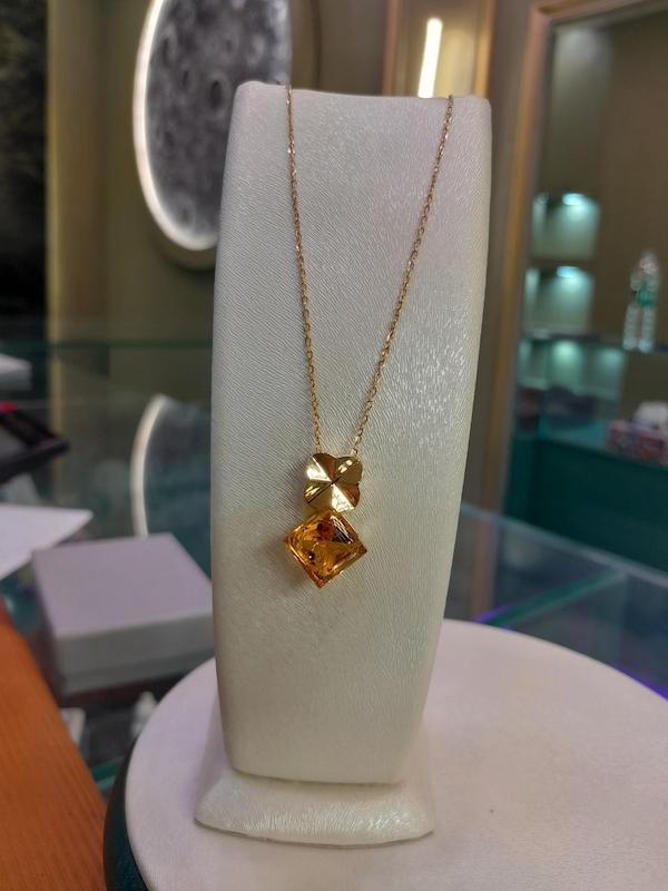 گردنبند زنانه طلا ۱۸ عیار سنگی گالری طلای عزیز