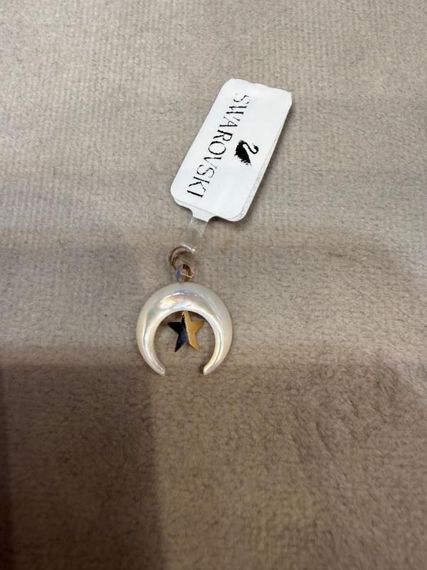 آویز زنانه طلا ۱۸ عیار مدال صدف و ماه و ستاره گالری زرنوش