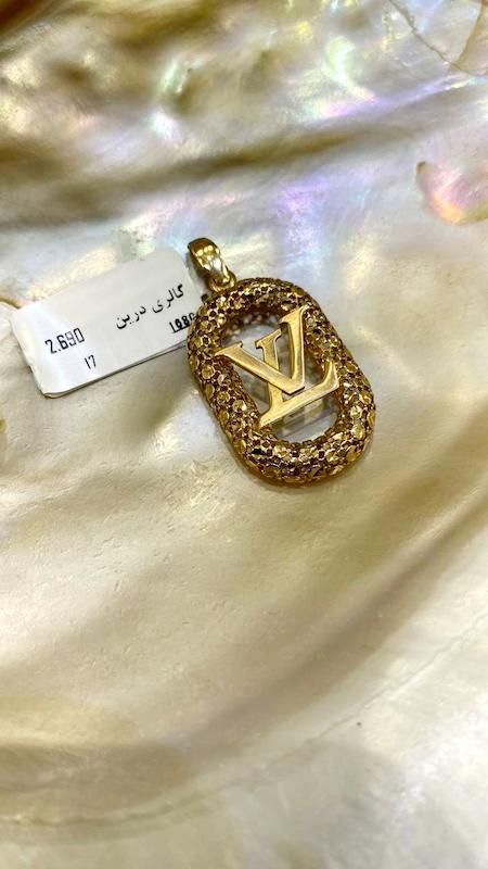 آویز زنانه طلا ۱۸ عیار آویز لویی ویتون درین