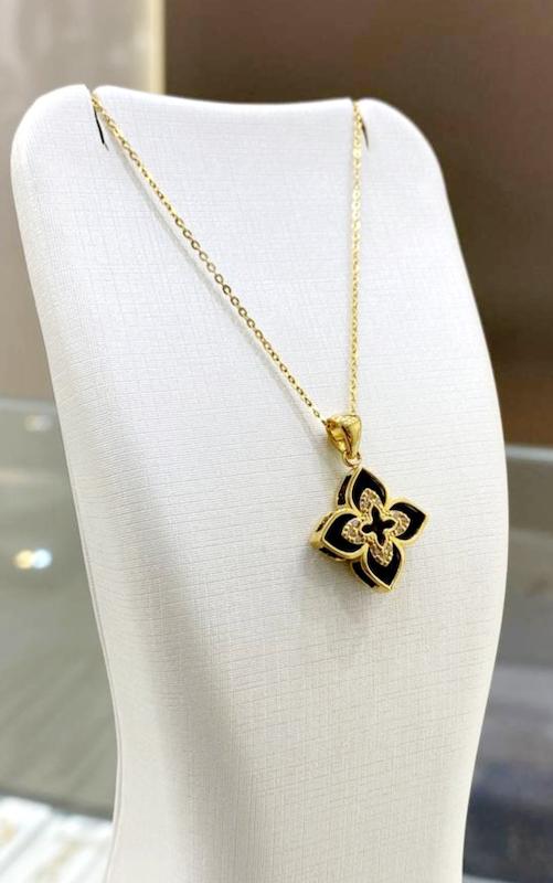 گردنبند زنانه طلا ۱۸ عیار پلاک و زنجیر مینا کاری درین