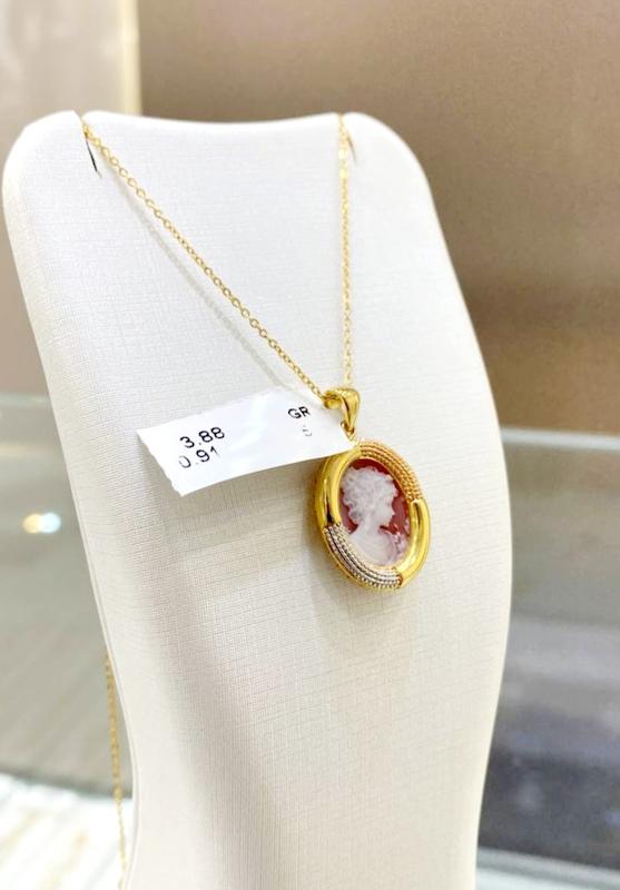 گردنبند زنانه طلا ۱۸ عیار پلاک  و زنجیر الیزابت درین