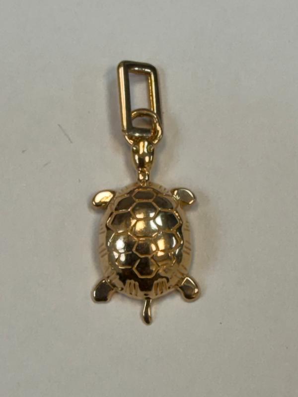 آویز زنانه طلا ۱۸ عیار لاک پشت گالری پریدخت