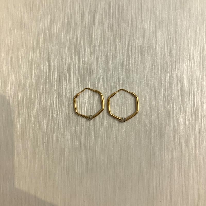 گوشواره طلا ۱۸ عیار سوزنی چند ضلعی گالری جواهری مهربان