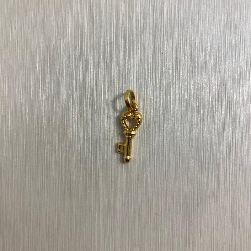 آویز زنانه طلا ۱۸ عیار پلاک کلید گالری جواهری مهربان