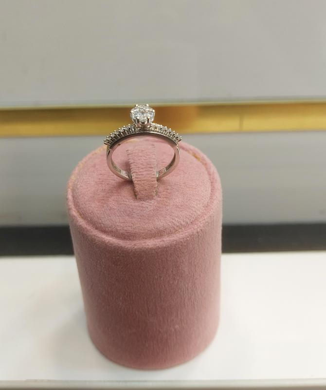 انگشتر زنانه طلا ۱۸ عیار انگشتر سولیتر وارداتی گالری دنیا