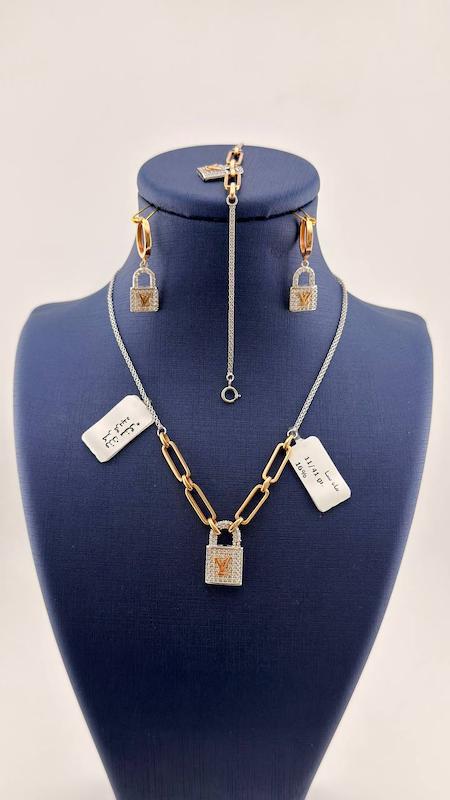 سرویس زنانه طلا ۱۸ عیار سرویس لویس ویتون با کسر نگین گالری ماه سـا