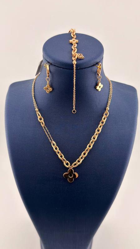 سرویس زنانه طلا ۱۸ عیار سرویس طرح گل رزگلد گالری ماه سـا