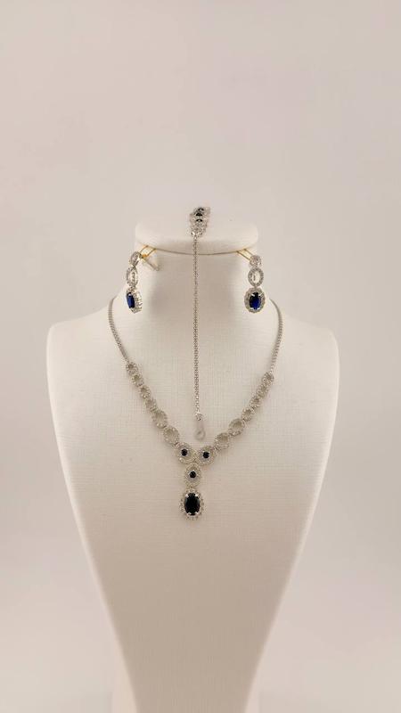 سرویس زنانه طلا ۱۸ عیار سرویس طلا سفید با نگین سورمه ای کسر نگین شده گالری ماه سـا