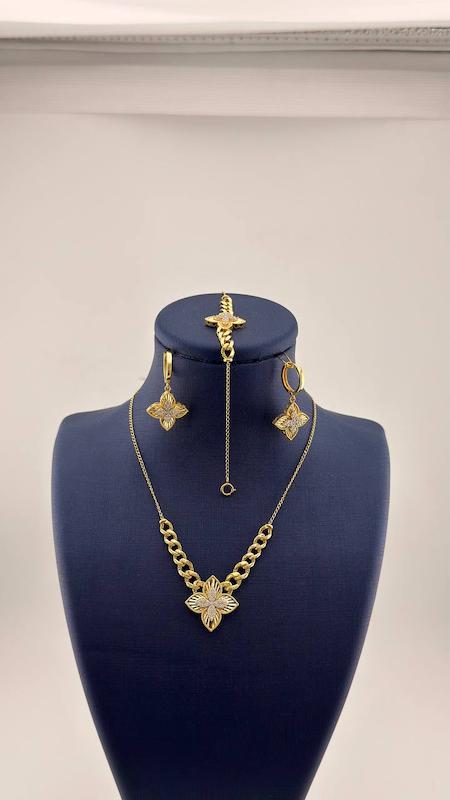 سرویس زنانه طلا ۱۸ عیار سرویس طرح ستاره با کسر نگین گالری ماه سـا