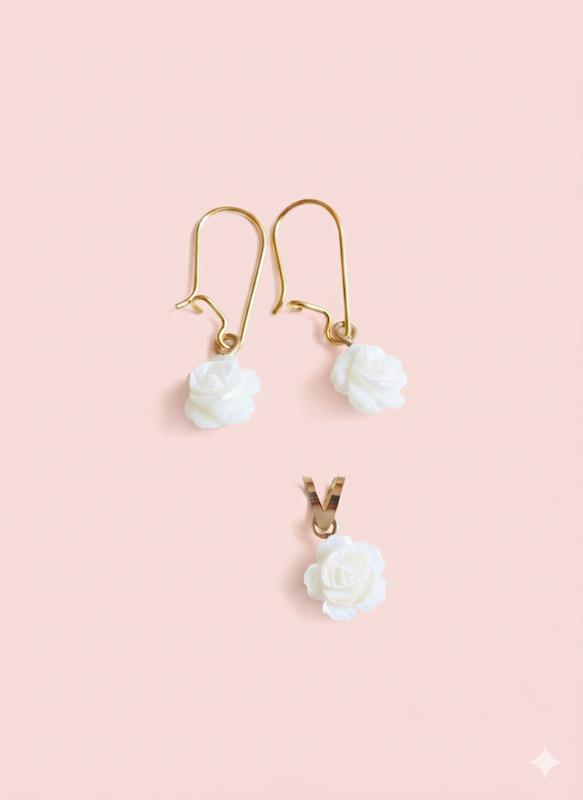 نیم ست طلا ۱۸ عیار گل صدف سفید با گوشواره عصایی گالری شمش طلا