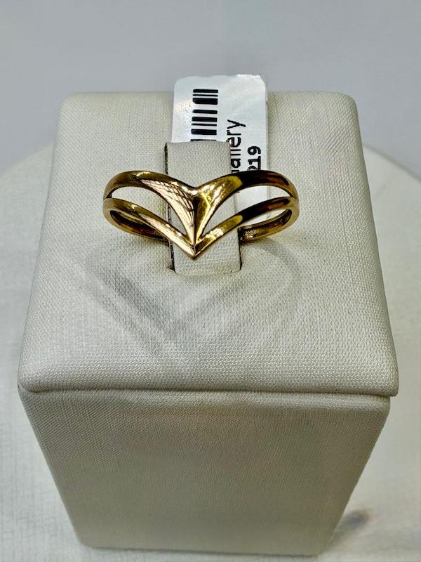 انگشتر زنانه طلا ۱۸ عیار انگشتر مینیمال پیکان اف گالری