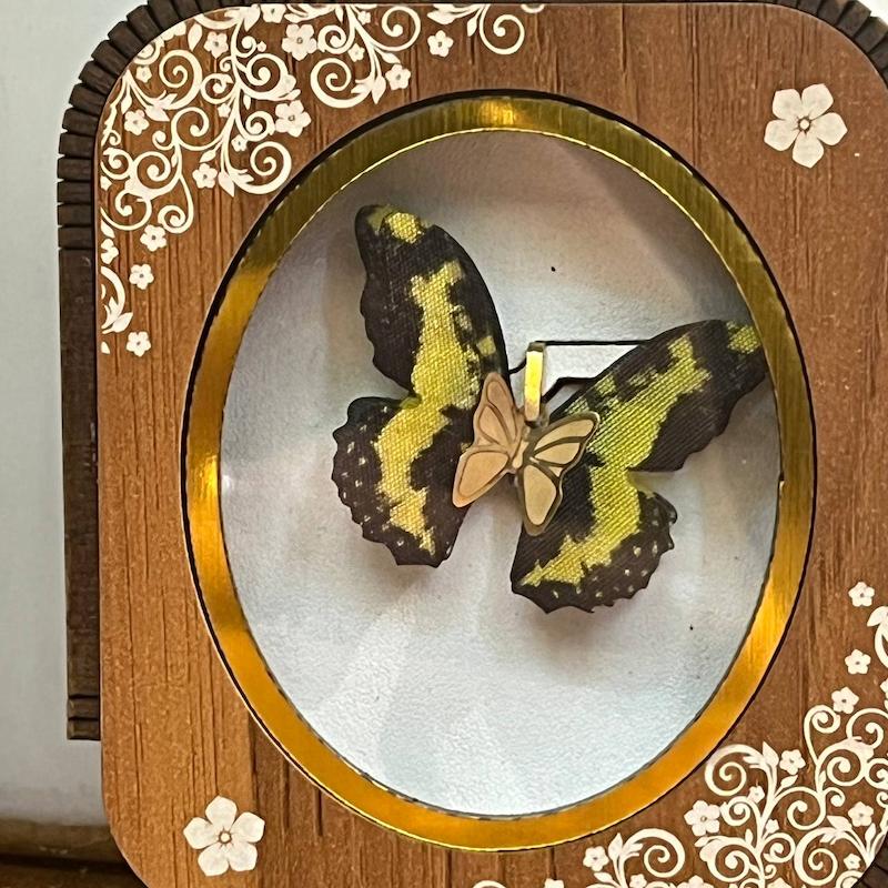 آویز زنانه طلا ۱۸ عیار پروانه گالری طلا دوران