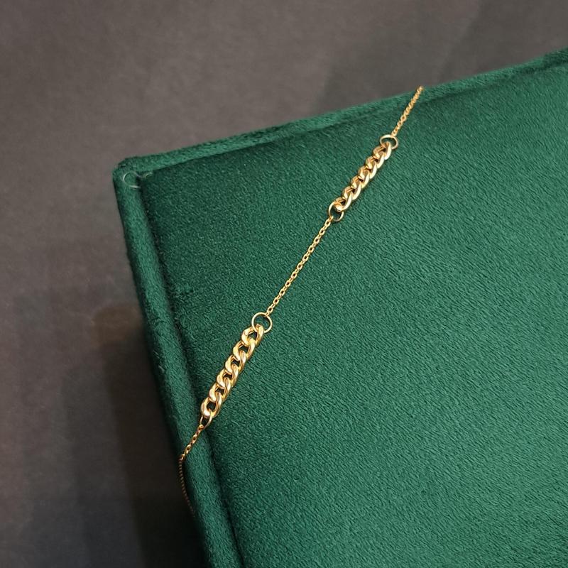 دستبند زنانه طلا ۱۸ عیار دستبند مینیمال کارتیر گالری حامی گلد