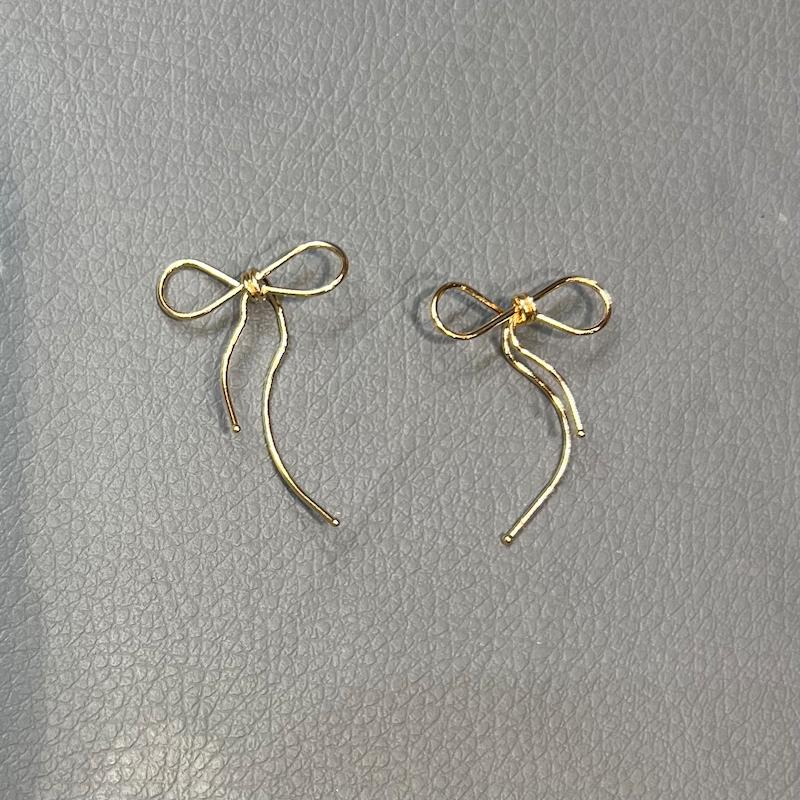 گوشواره زنانه طلا ۱۸ عیار گوشواره پاپیون دفرمه گالری زرنوش