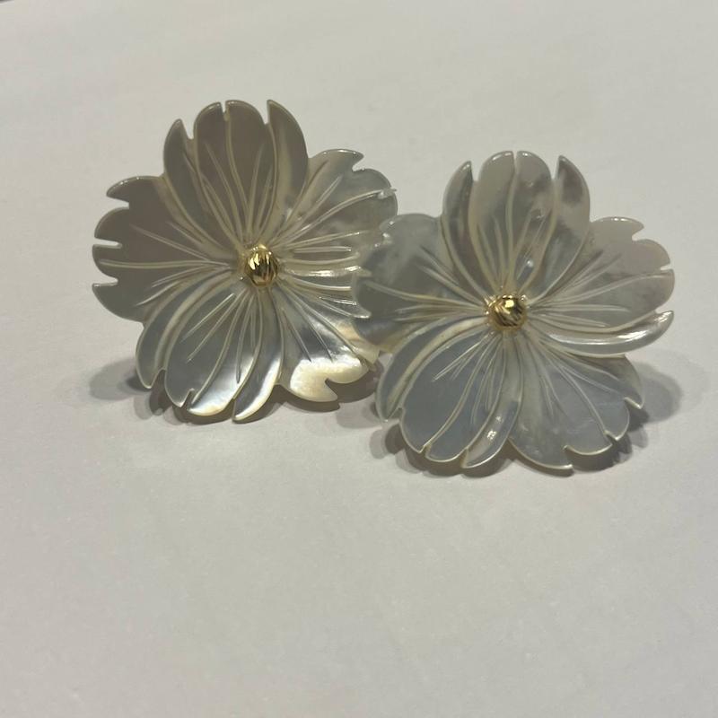 گوشواره زنانه طلا ۱۸ عیار صدف گالری طلا دوران