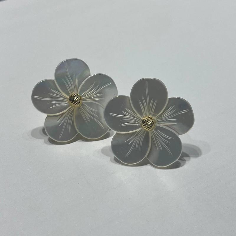 گوشواره زنانه طلا ۱۸ عیار صدف گالری طلا دوران