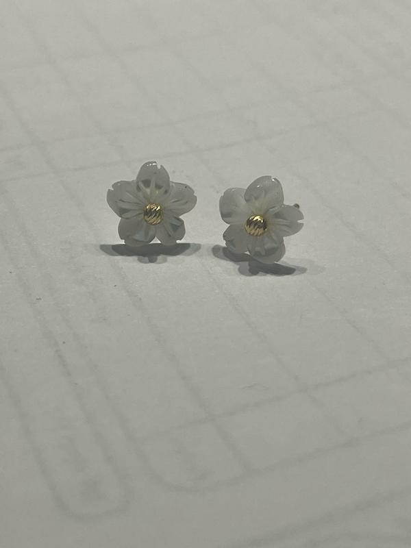 گوشواره زنانه طلا ۱۸ عیار صدف گالری طلا دوران