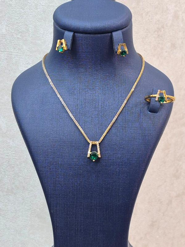 نیم ست طلا ۱۸ عیار پایه جواهر سنگ سبز گالری زرگر