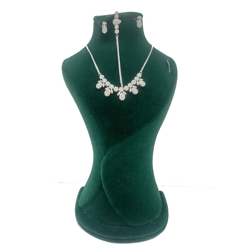 سرویس زنانه طلا ۱۸ عیار سرویس پیوژن 1 طلا و جواهری آیدیس