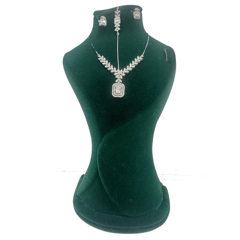 سرویس زنانه طلا ۱۸ عیار سرویس پیوژن 1 طلا و جواهری آیدیس