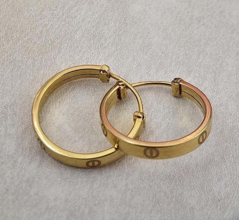 گوشواره طلا ۱۸ عیار گوشواره love carttier ایلیا گالری