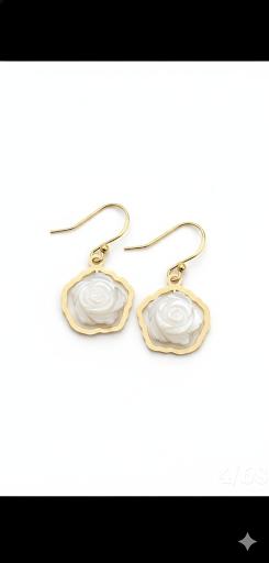 گوشواره زنانه طلا ۱۸ عیار گوشواره عصایی گل صدفی گالری کاژه گلد