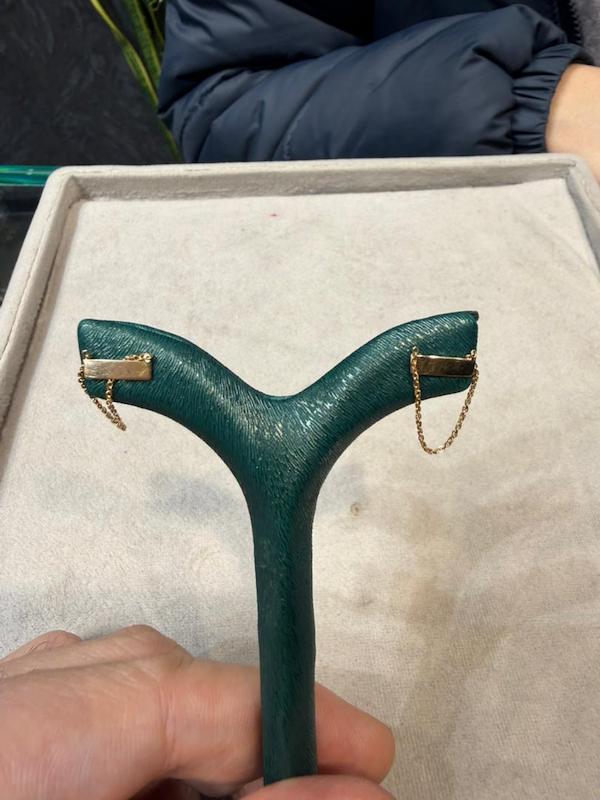 گوشواره زنانه طلا ۱۸ عیار گوشواره مستطیل و زنجیر گالری زرنوش