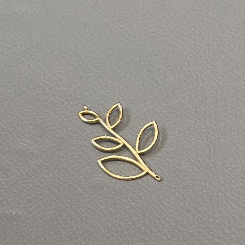 آویز زنانه طلا ۱۸ عیار مدال برگ گالری زرنوش