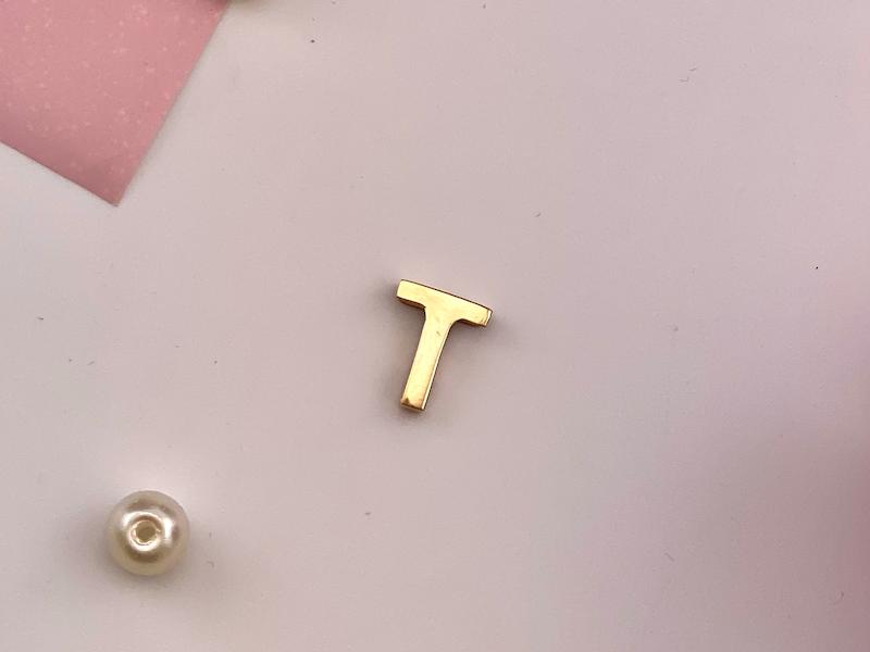 آویز زنانه طلا ۱۸ عیار آویز حروف T گالری یونیکا