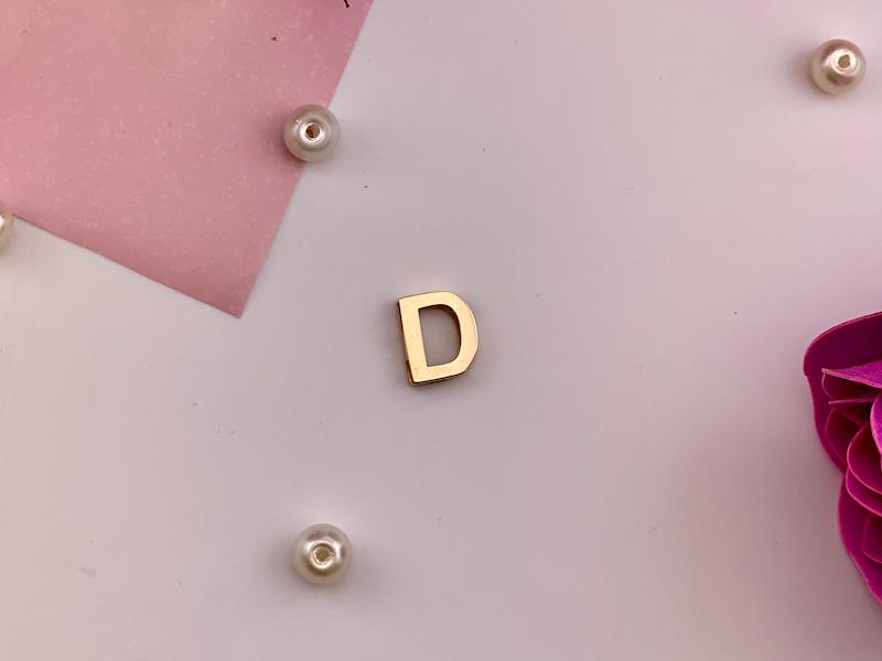 آویز زنانه طلا ۱۸ عیار آویز حروف D گالری یونیکا