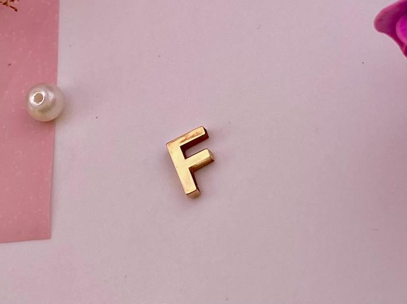 آویز زنانه طلا ۱۸ عیار آویز حروف F گالری یونیکا