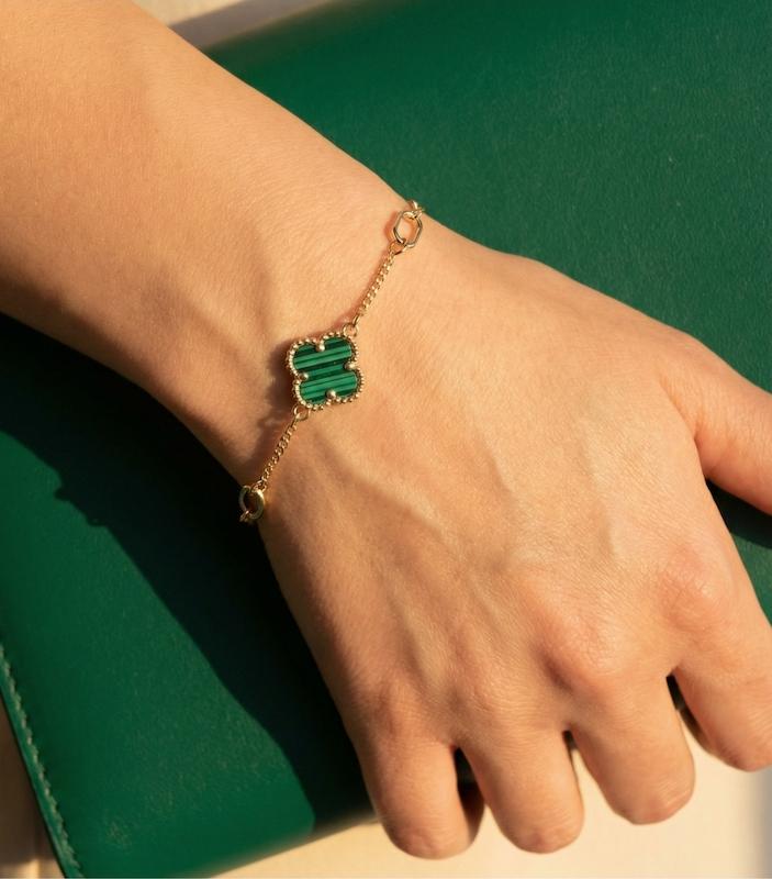 دستبند زنانه طلا ۱۸ عیار دستبند ونکلیف سبز طلای شیک
