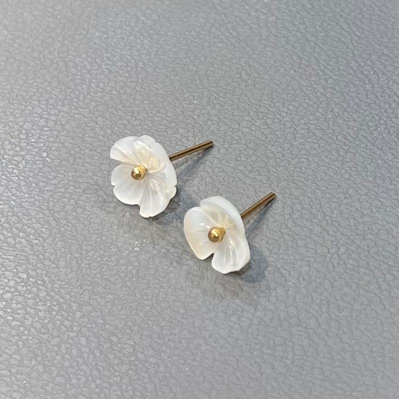 گوشواره طلا ۱۸ عیار گوشواره گل صدفی گالری زرنوش