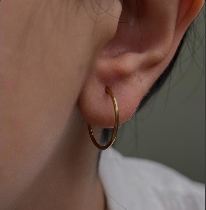 گوشواره زنانه طلا ۱۸ عیار گوشواره حلقه ی ساده گالری کاژه گلد