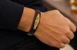 دستبند مردانه طلا ۱۸ عیار دستبند چرم مردانه طرح فروهر گالری زرنوش