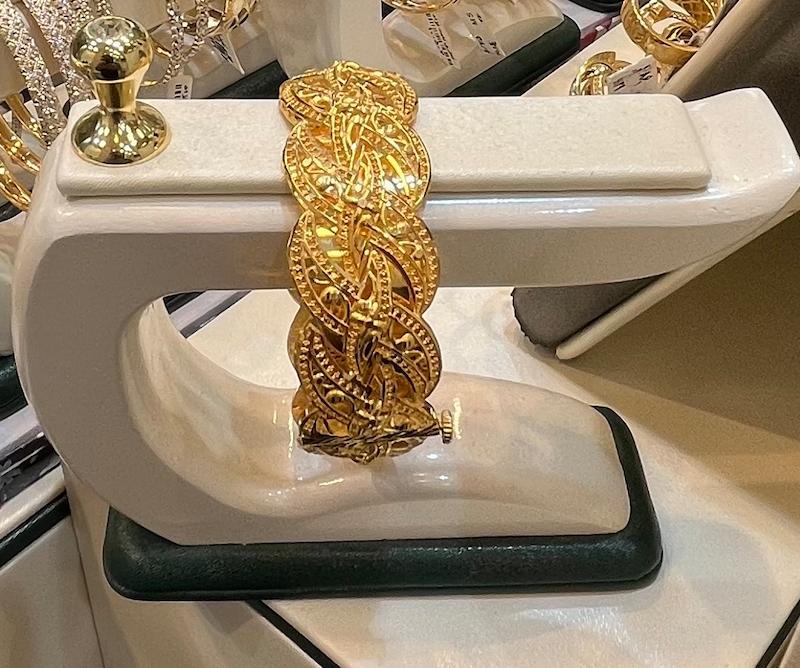 دستبند طلا ۱۸ عیار دستبند بحرینی قفل پیچی گالري ثابت نژاد